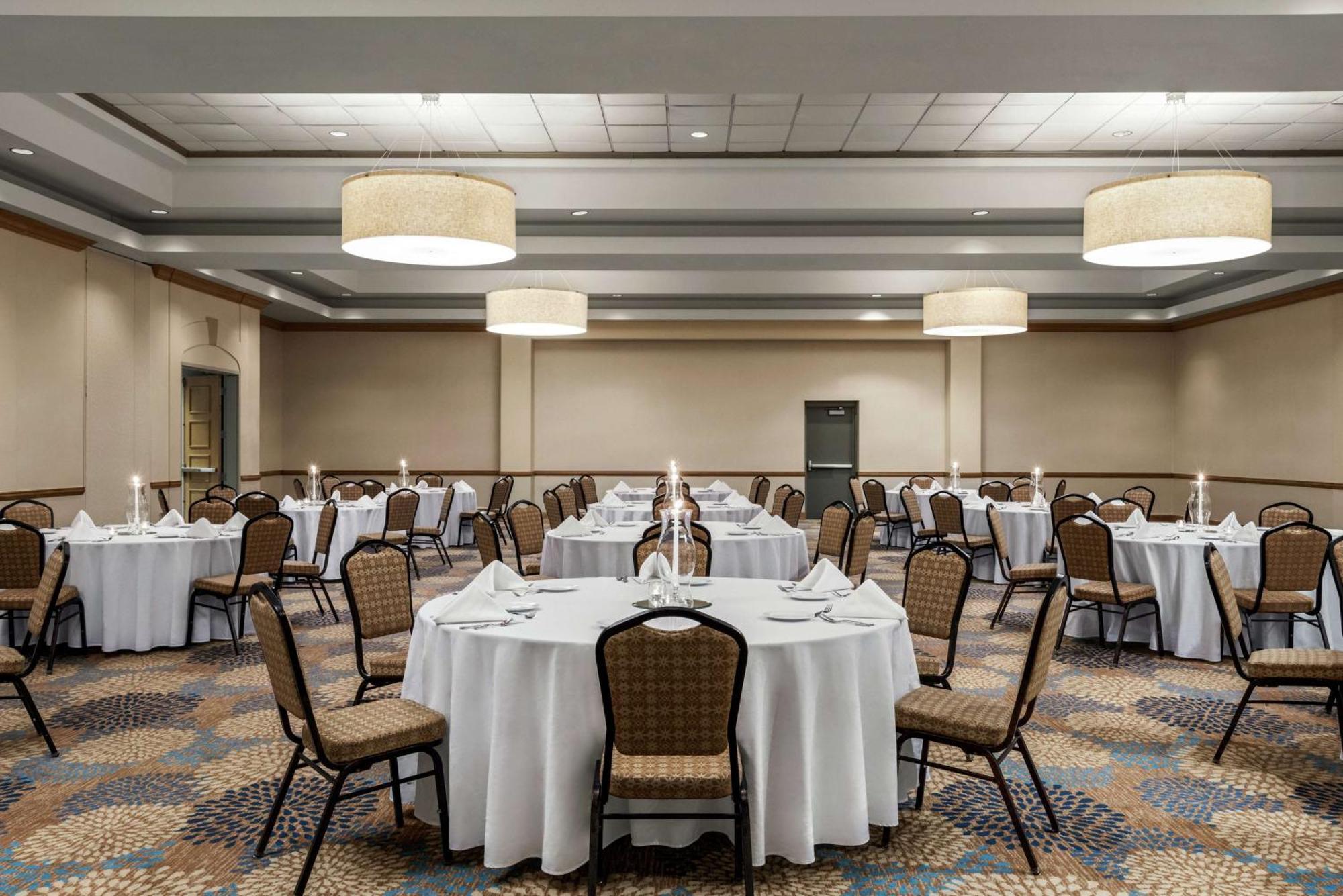 Embassy Suites By Hilton Columbus Dublin Extérieur photo